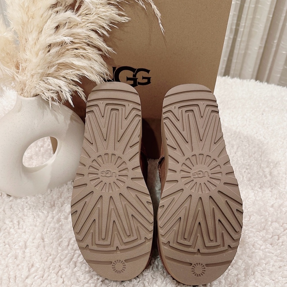 UGG Women's Tan Suede Shoes - Picture 4 of 7